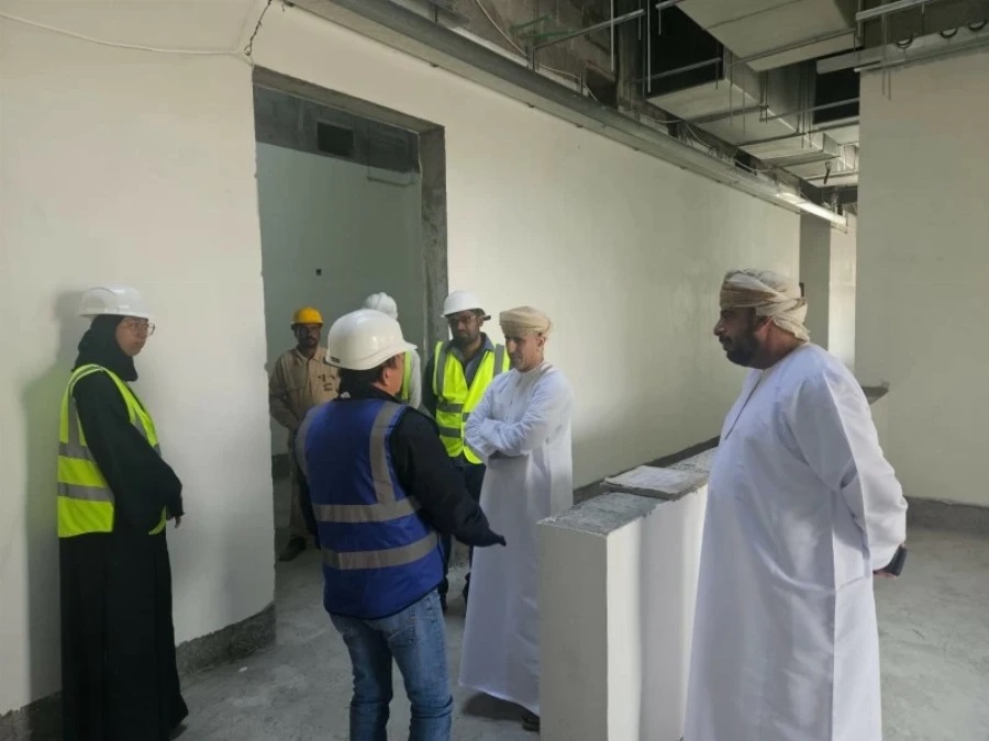 والي شناص يتفقّد سير العمل في مركز سور البلوش الصحي