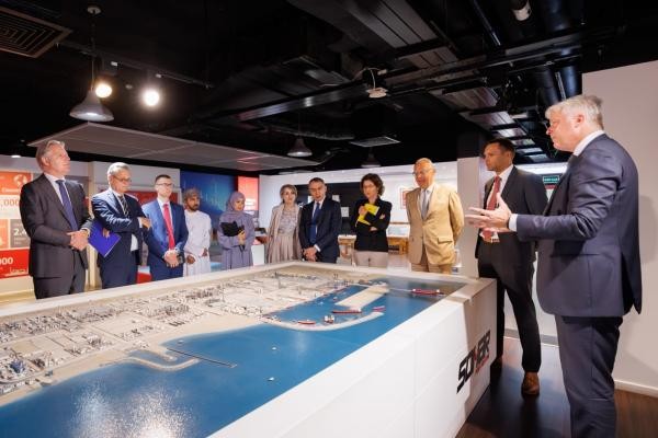 محافظ شمال الباطنة يستعرض الفرص التجارية مع سفراء دول الاتحاد الأوروبي